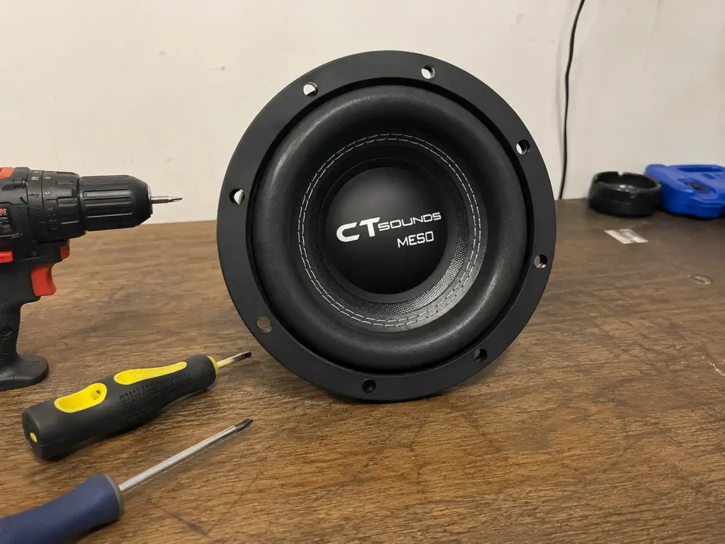 Subwoofer CT Sounds Meso 6.5 D4 de 6,5 polegadas com potência máxima de 800W para som automotivo premium