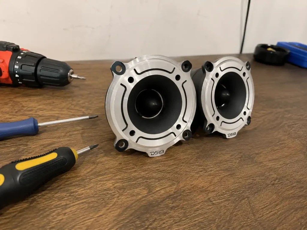 DS18 PRO-TW120 Super Bullet Tweeter 120W RMS 4 Ohms prata com crossover integrado