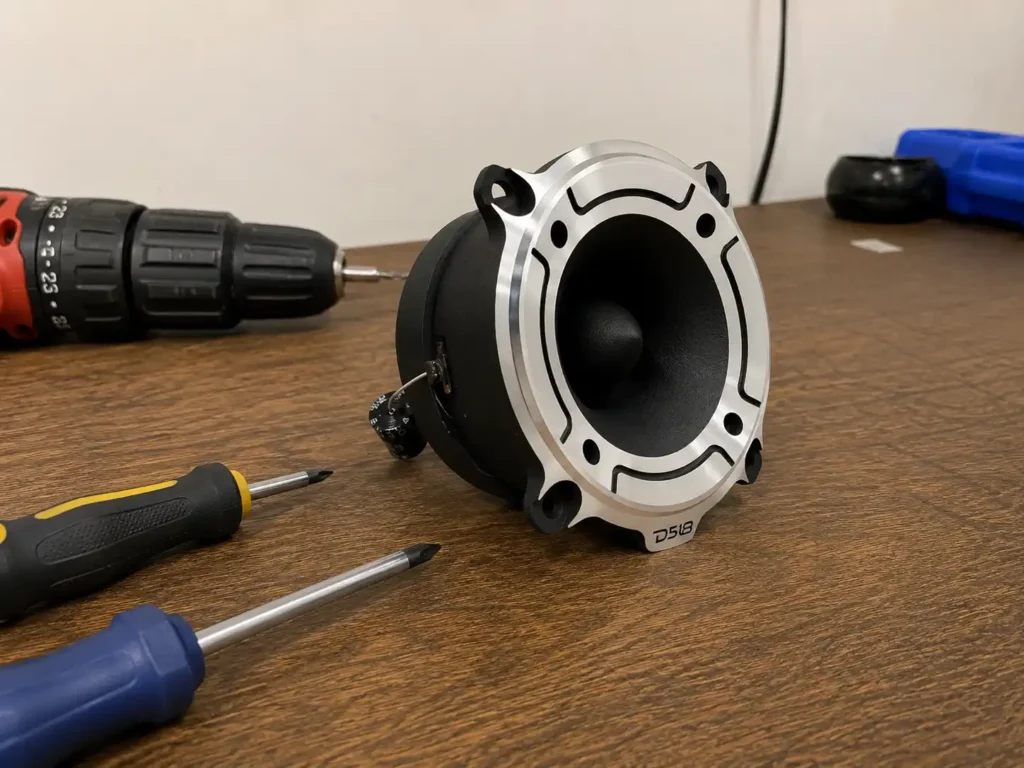 DS18 PRO-TW120 Super Bullet Tweeter 120W RMS 4 Ohms prata com crossover integrado